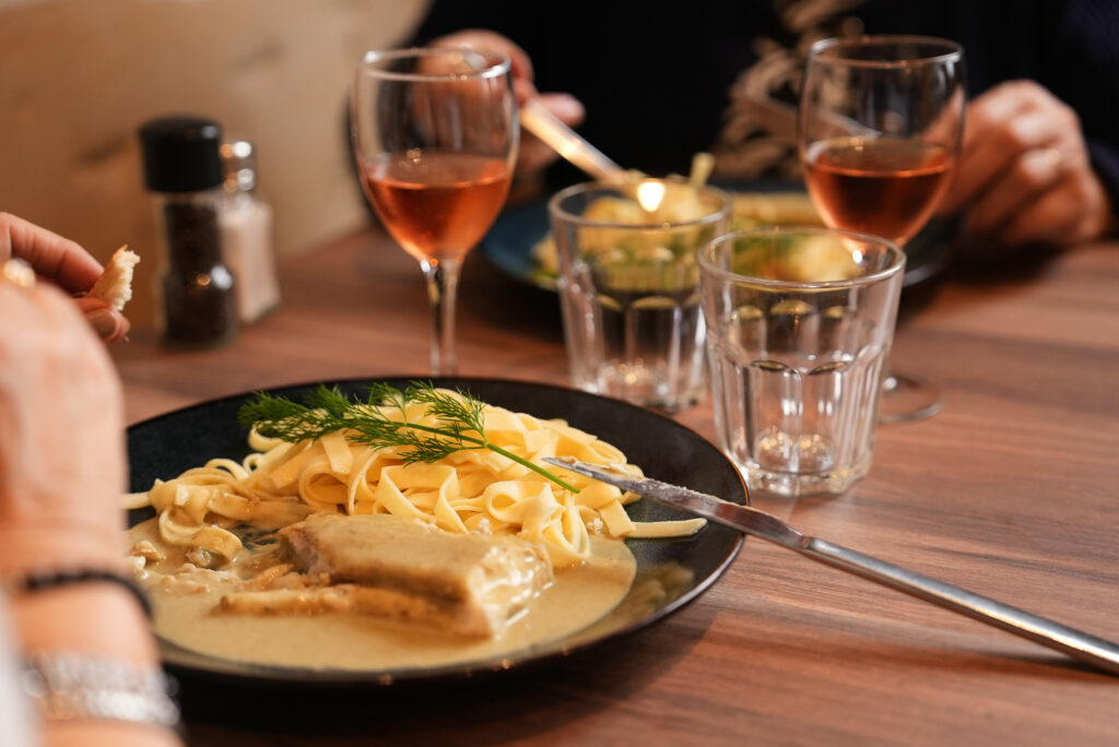 a table restaurant 02122