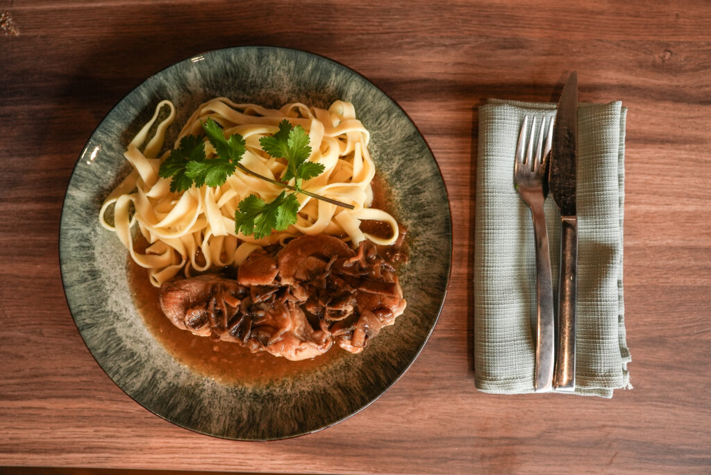 a table restaurant 02157