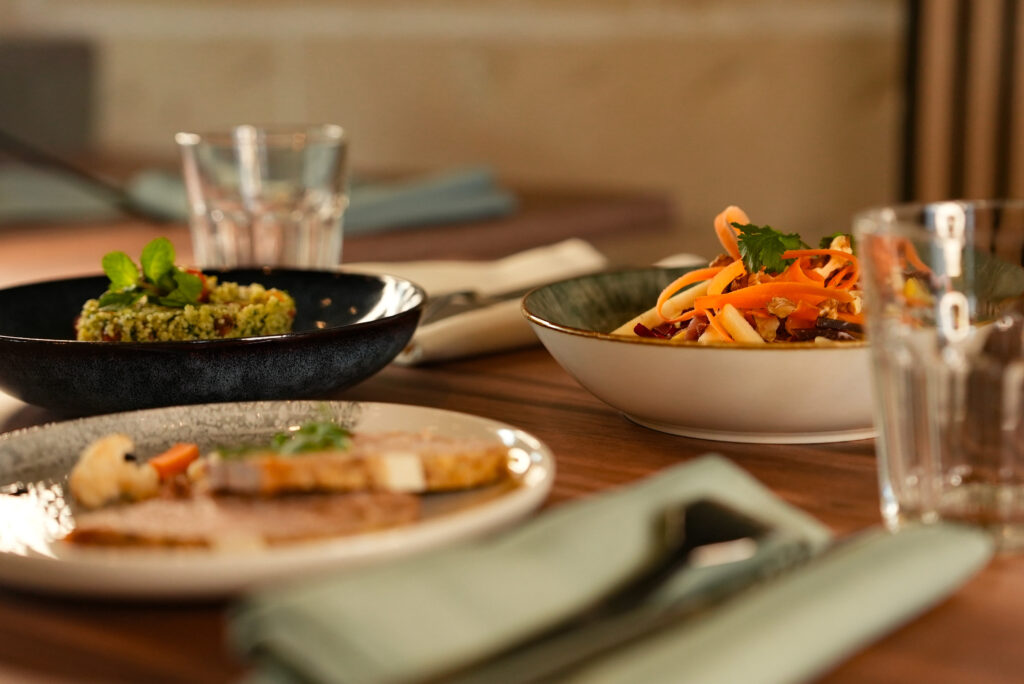 a table restaurant 02223