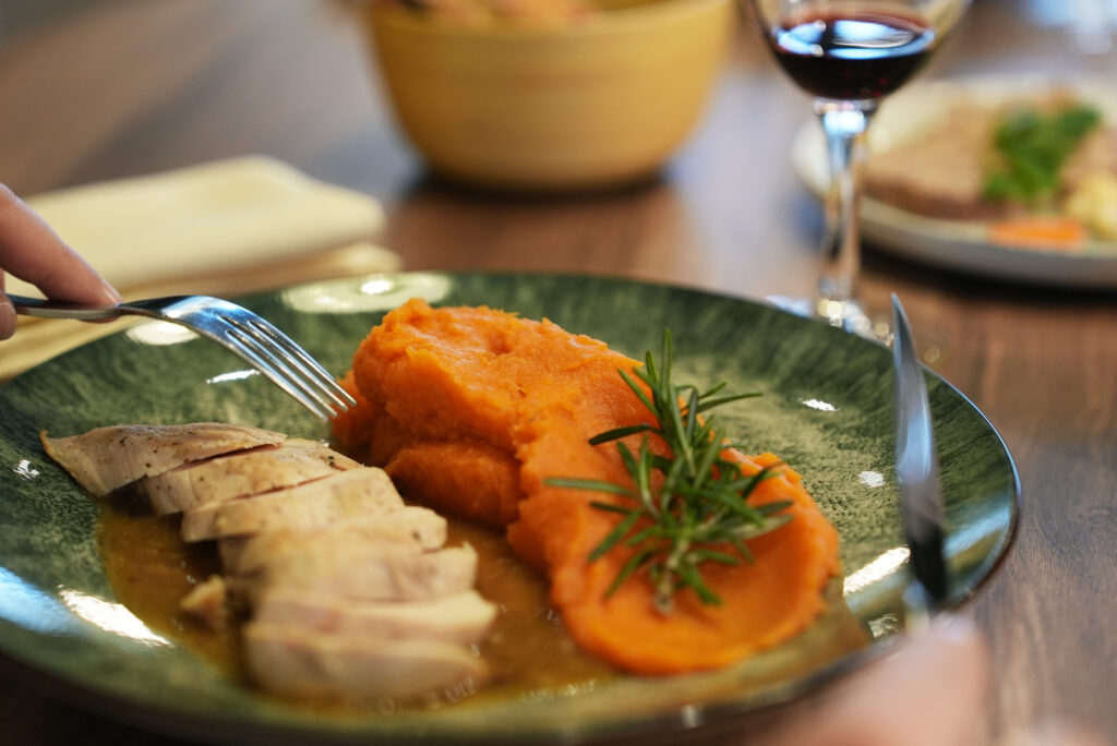 a table restaurant 02368