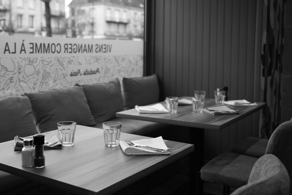 a table restaurant 02457