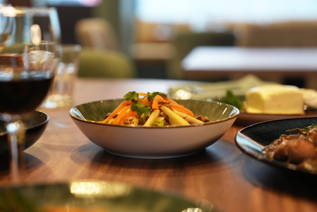 a table restaurant 02563