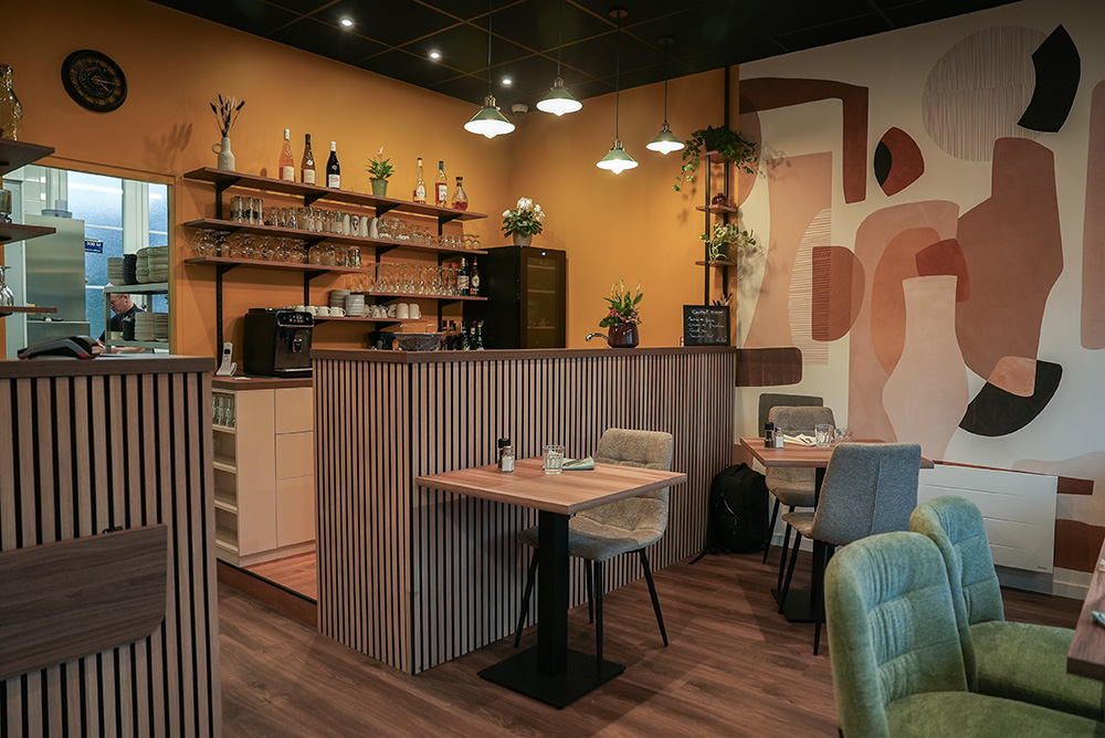 a table restaurant 02601