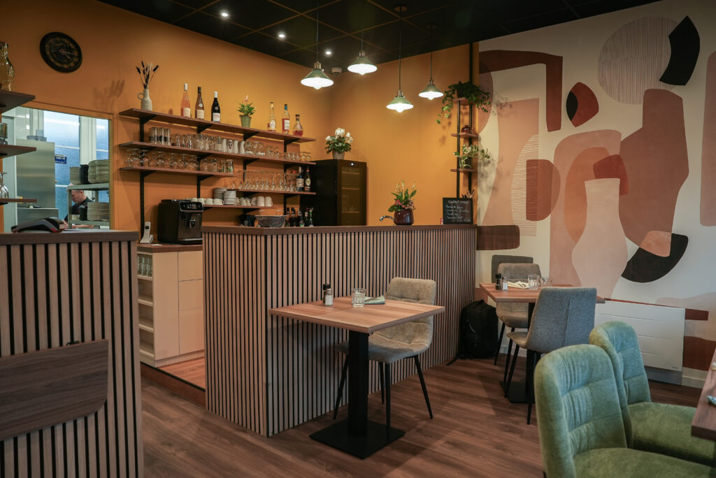 a table restaurant 02601