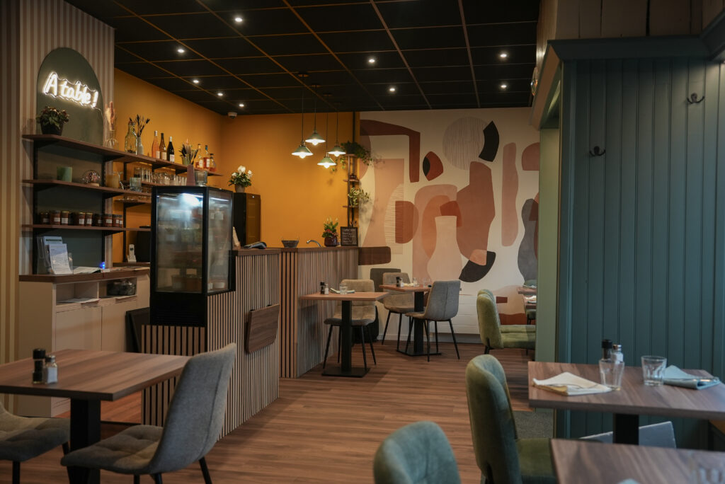 a table restaurant 02623